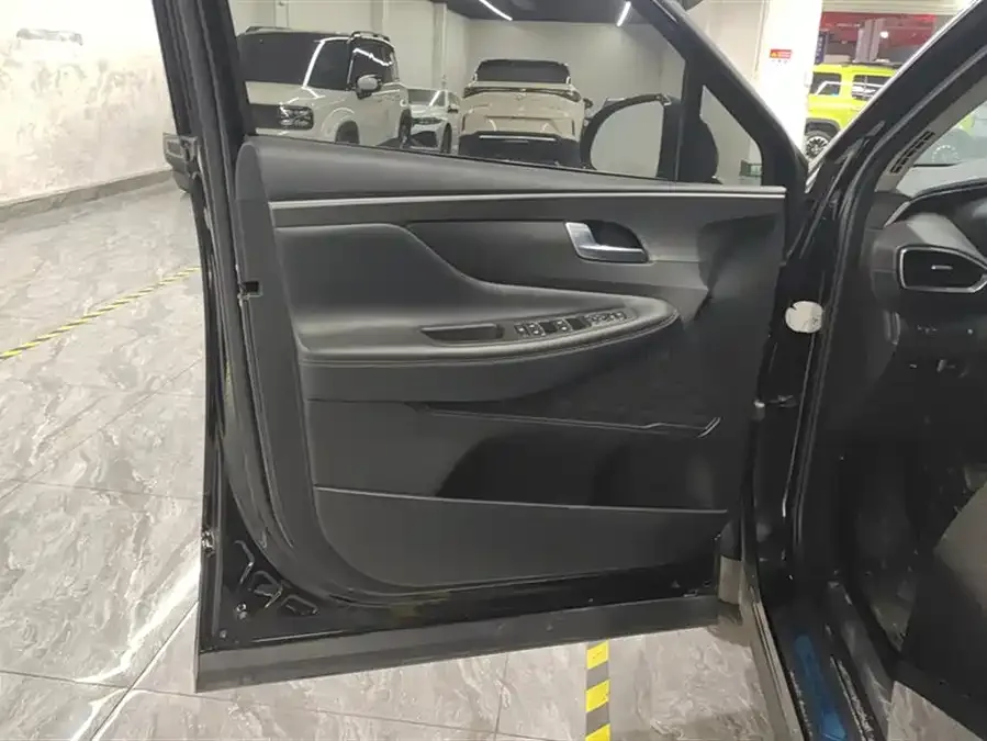 Hyundai SantaFe Santa Fe 2023 Traveler 380T GDi Automatic 2WD GLX Elite Edition 2023 — миниатюра 4