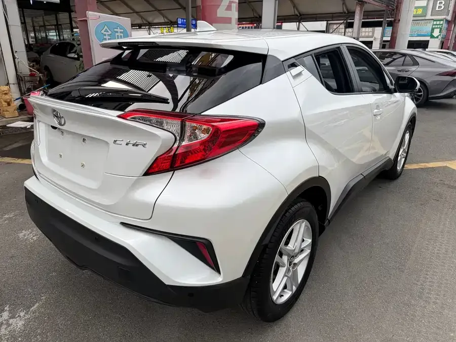 Toyota CHR 2022 2.0L Elite Edition 2022 — миниатюра 4