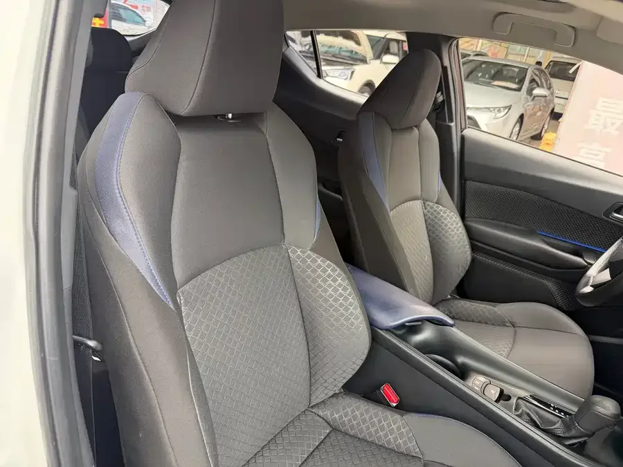 Toyota CHR 2022 2.0L Elite Edition 2022 — миниатюра 5