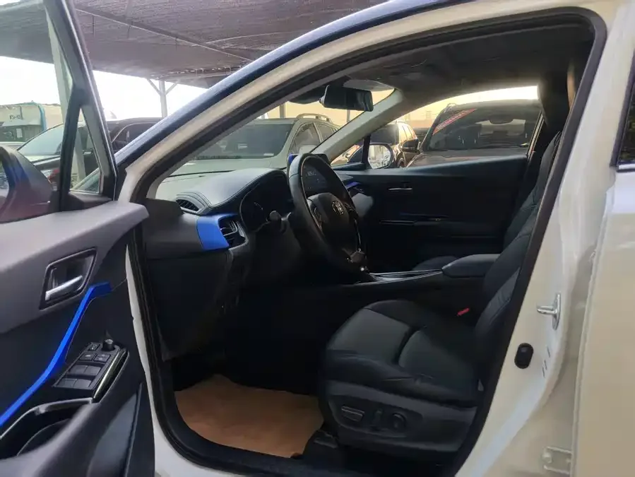 Toyota CHR 2021 Dual Engine 2.0L E-CVT Deluxe Edition 2023 — миниатюра 2