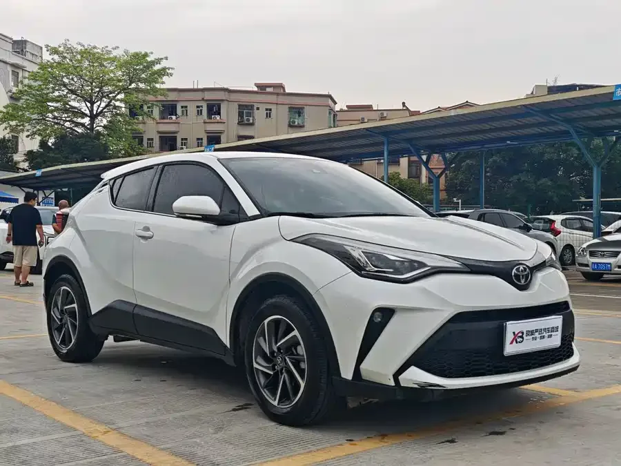 Toyota CHR 2023 2.0L Luxury Edition 2024 — миниатюра 3