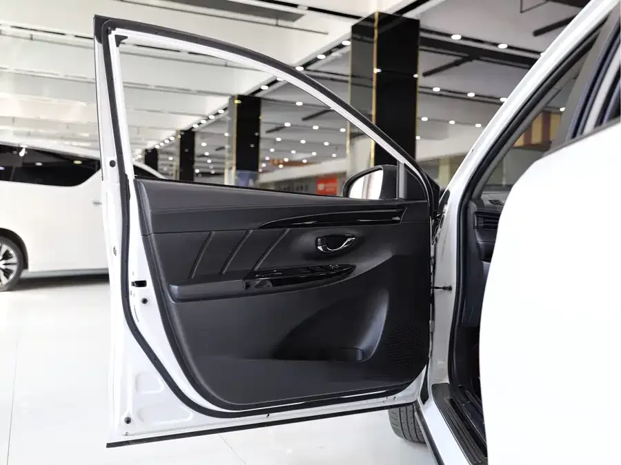Toyota YARiS L YARiS L 2022 YARiS X 1.5L CVT Luxury PLUS Edition 2022 — миниатюра 5