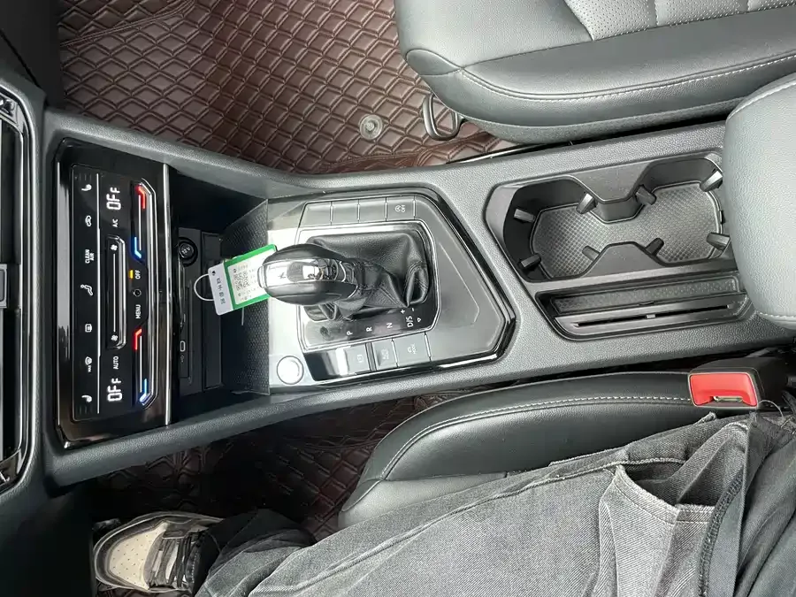 Volkswagen Tiguan (Tharu) Tuyue 2022 280TSI 2WD Luxury Edition 2022 — миниатюра 5
