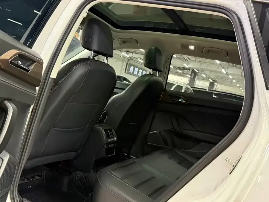 Volkswagen Tiguan (Tharu) 2021 Tuyue 280TSI 2WD Luxury Edition PLUS 2022 — миниатюра 2