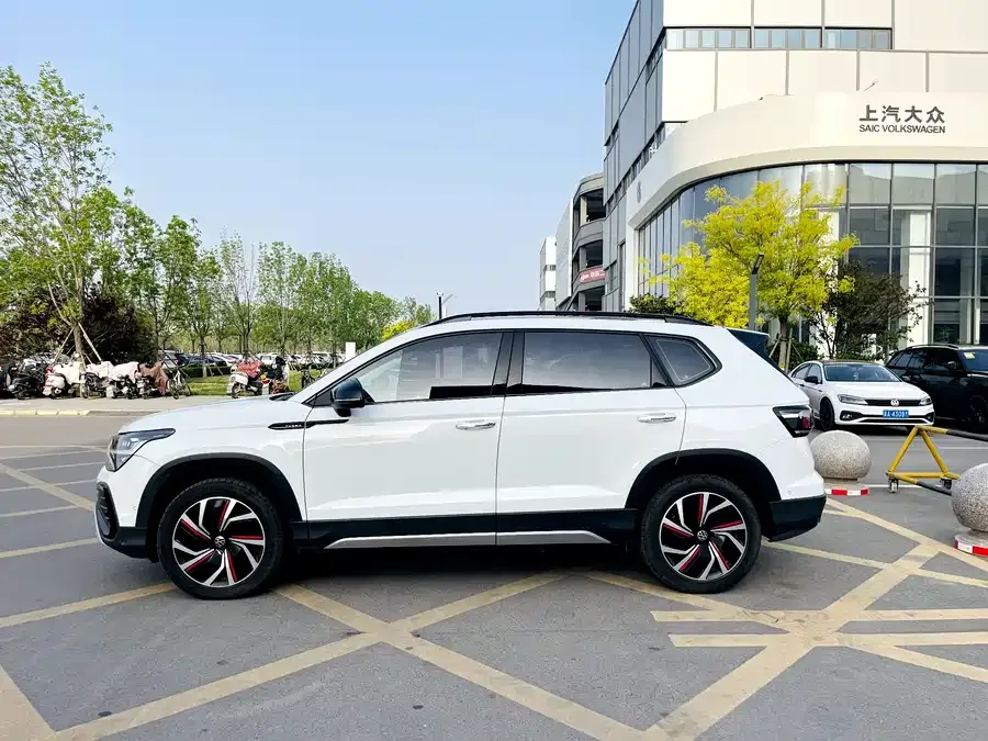 Volkswagen Tiguan (Tharu) Tuyue 2024 300TSI 2WD Moon Edition 2025 — миниатюра 4