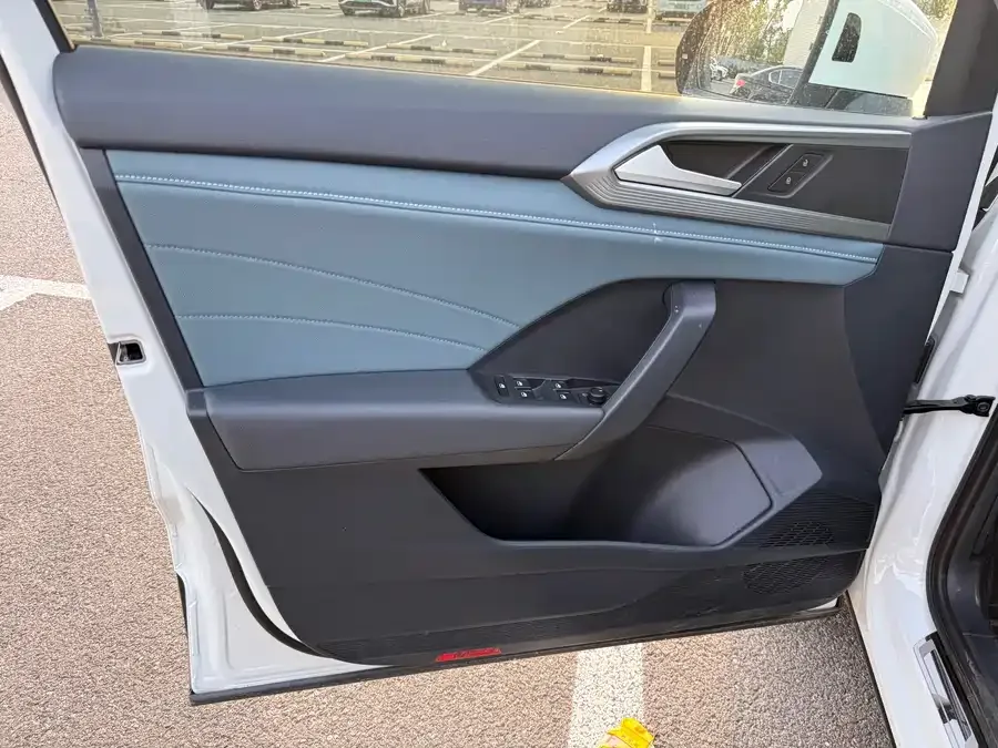 Volkswagen Tiguan (Tharu) Tuyue 2024 300TSI 2WD Full Moon Edition 2025 — миниатюра 2