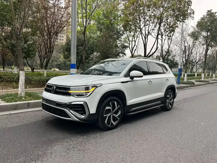 Volkswagen Tiguan (Tharu) Tuyue 2023 300TSI 2WD Full Moon Edition 2023 — фото 1, купить с доставкой в Москву