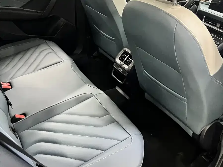 Volkswagen Tiguan (Tharu) Tuyue 2023 300TSI 2WD Moon Edition 2023 — миниатюра 2