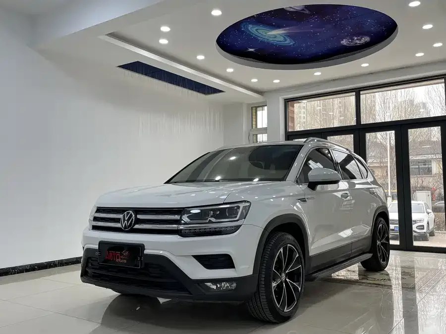 Volkswagen Tiguan (Tharu) Tuyue 2022 280TSI 2WD Luxury Edition 2023 — фото 1, купить с доставкой в Москву