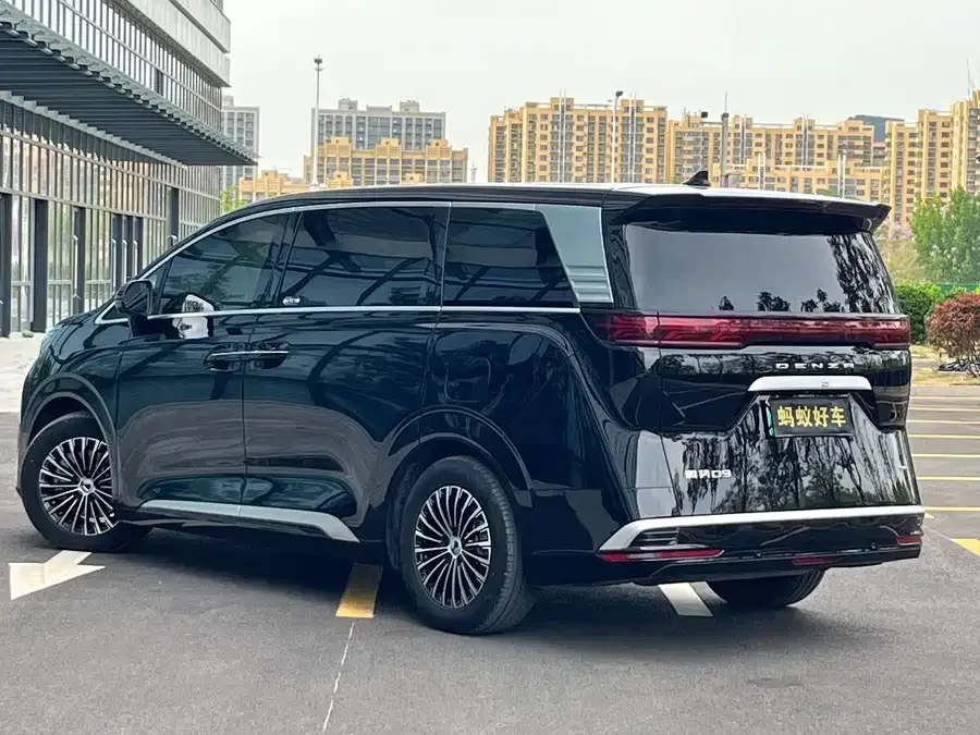 BYD D9 DENZA D9 2024 DM-i 1050 Premium Edition 2025 — миниатюра 2
