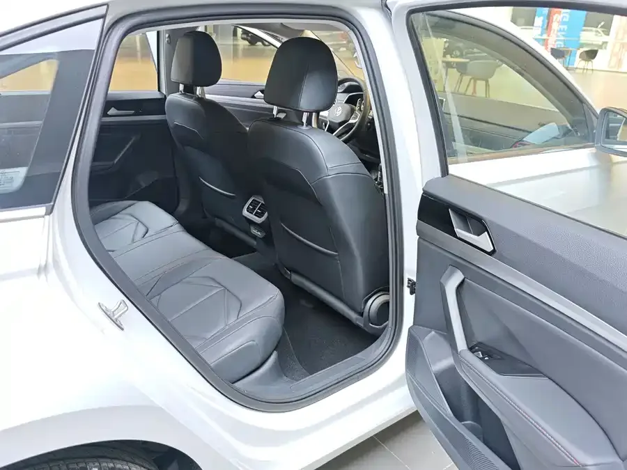 Volkswagen Lavida Lavida 2024 300TSI DSG Starry Sky Leading Edition 2024 — миниатюра 2
