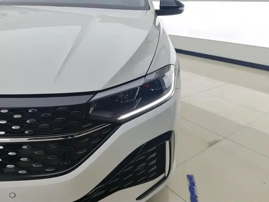 Volkswagen Lavida Lavida 2023 300TSI DSG Starry Sky Leading Edition 2025 — миниатюра 2