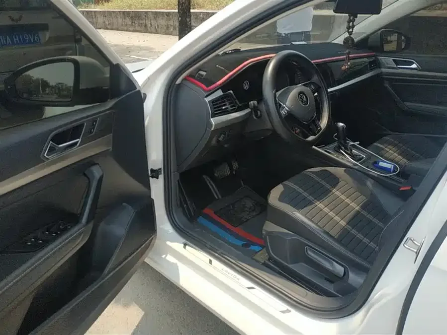 Volkswagen Lavida Lavida 2022 1.5L Automatic Vision Edition 2022 — миниатюра 3
