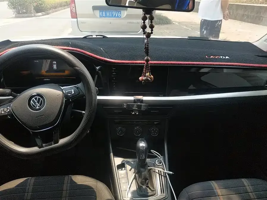 Volkswagen Lavida Lavida 2022 1.5L Automatic Vision Edition 2022 — миниатюра 4