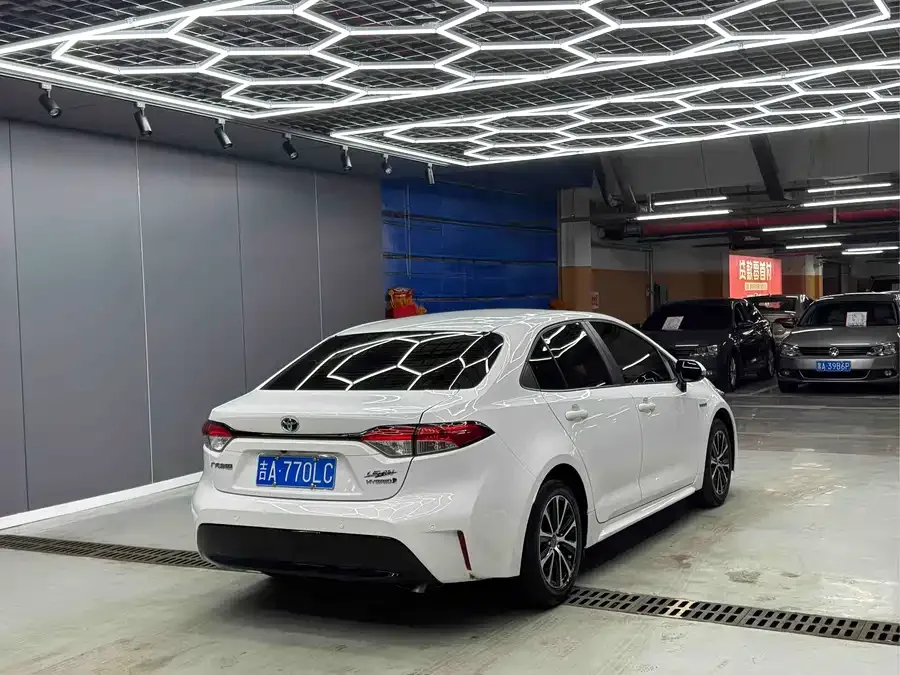 Toyota Levin Corolla 2023 Intelligent Electric Hybrid Dual Engine 1.8L Luxury Edition 2024 — миниатюра 3