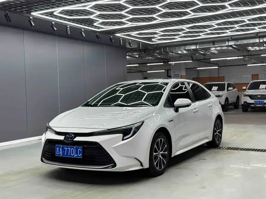 Toyota Levin Corolla 2023 Intelligent Electric Hybrid Dual Engine 1.8L Luxury Edition 2024 — фото 1, купить с доставкой в Москву