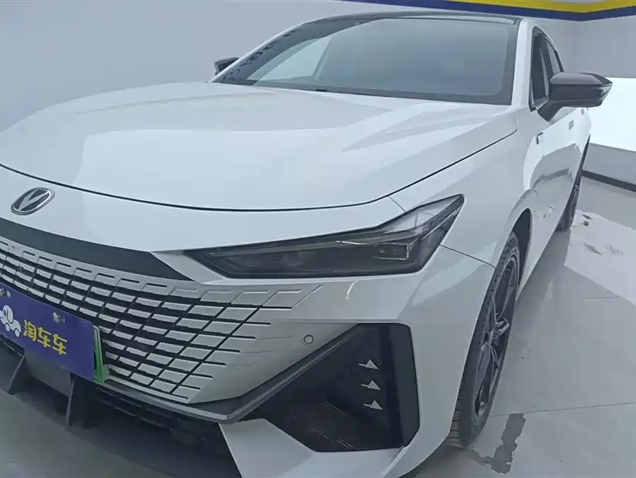 Changan UNI-V Smart Electric iDD Changan UNI-V iDD 2023 iDD 1.5T 113km Smart Fun Edition (Fast Edition) 2023 — миниатюра 2