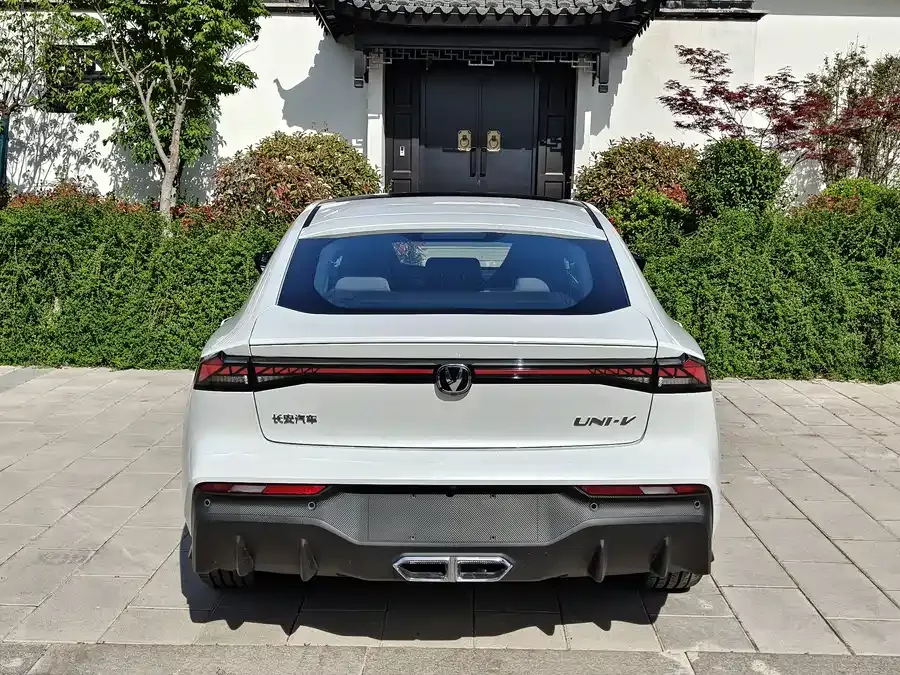 Changan UNI-V Smart Electric iDD Changan UNI-V iDD 2024 Blue Whale iDD 136km Premium Edition 2025 — миниатюра 2