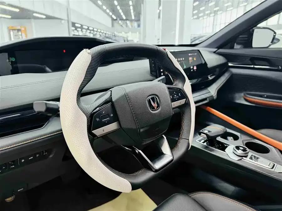 Changan UNI-V Smart Electric iDD Changan UNI-V iDD 2023 iDD 1.5T 113km Smart Fun Edition (Fast Edition) 2023 — миниатюра 4