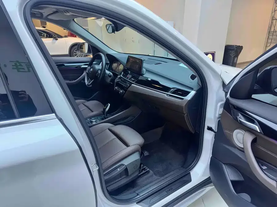 BMW X1 2022 sDrive20Li Fashion Edition 2022 — миниатюра 5