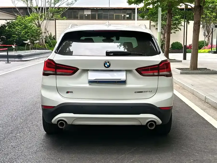 BMW X1 2022 sDrive25Li Leading Edition 2022 — миниатюра 2