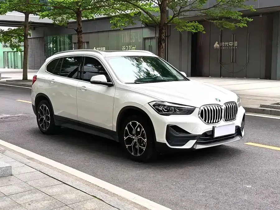 BMW X1 2022 sDrive25Li Leading Edition 2022 — миниатюра 3