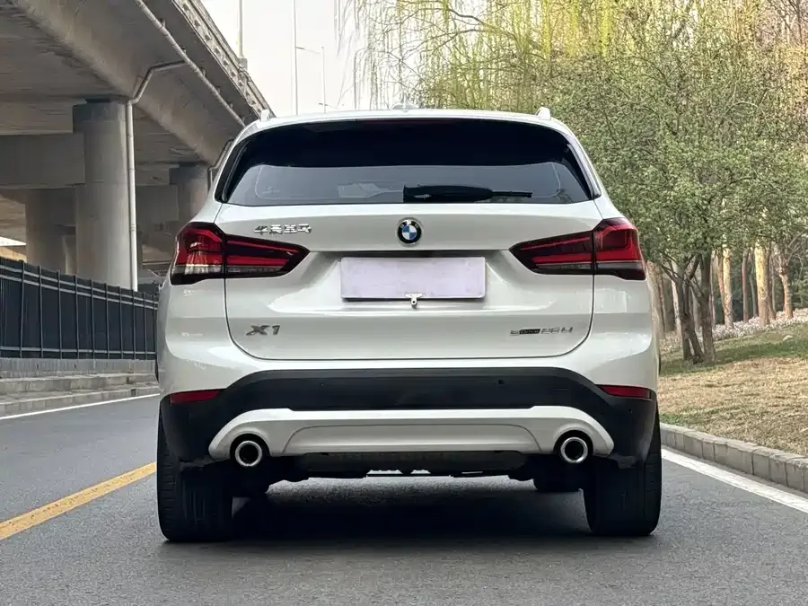 BMW X1 2022 sDrive25Li Leading Edition 2022 — миниатюра 2