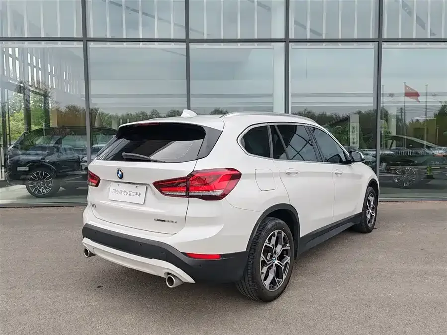 BMW X1 2022 sDrive25Li Leading Edition 2022 — миниатюра 2