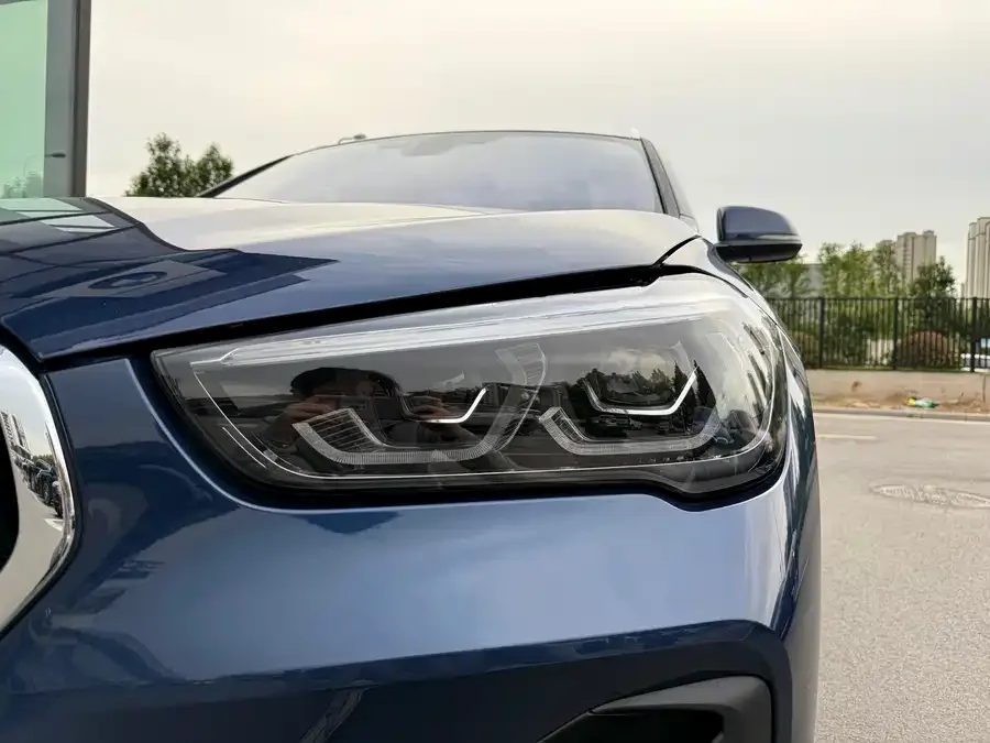 BMW X1 2022 sDrive25Li Leading Edition 2023 — миниатюра 2