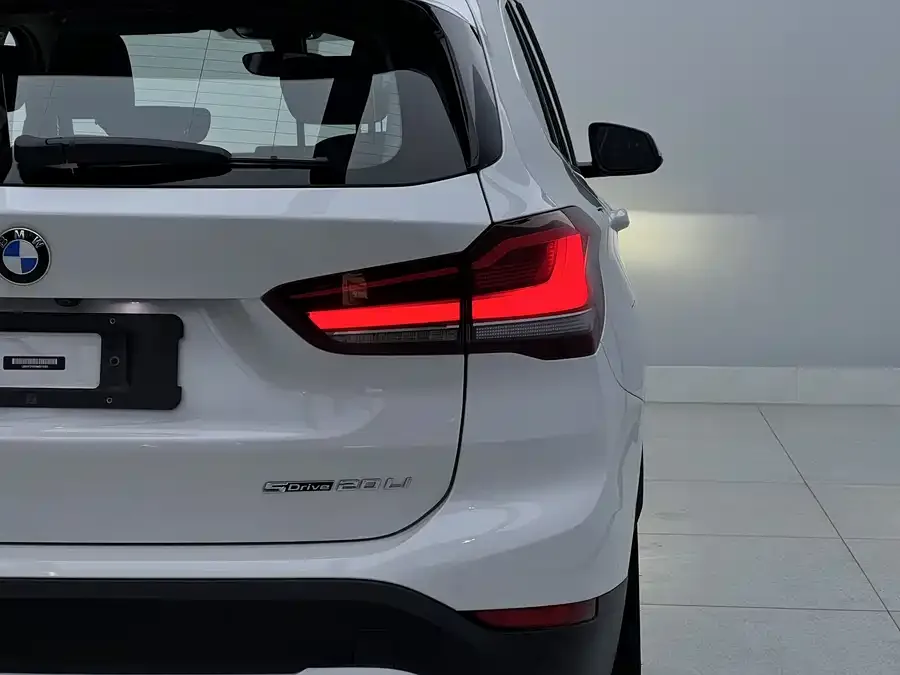 BMW X1 2021 sDrive20Li Exclusive Model 2022 — миниатюра 2