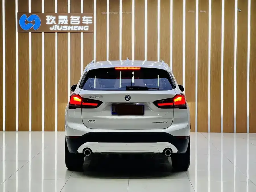 BMW X1 2022 sDrive25Li Leading Edition 2023 — миниатюра 2