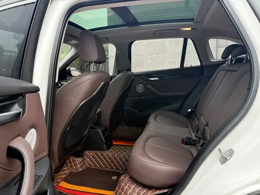 BMW X1 2022 sDrive25Li Leading Edition 2022 — миниатюра 2