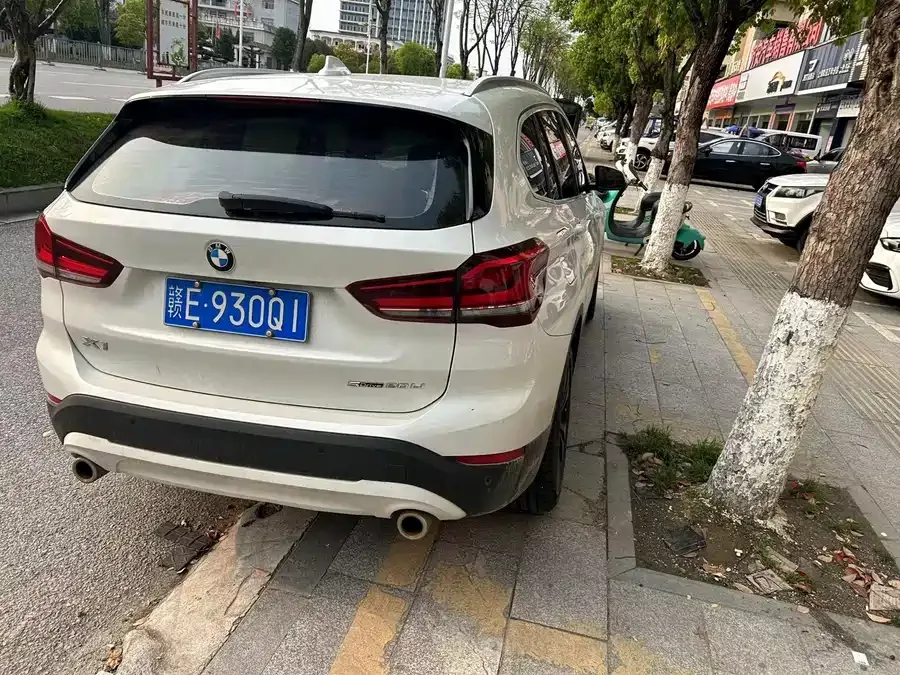 BMW X1 2021 sDrive20Li Fashion Edition 2022 — миниатюра 2
