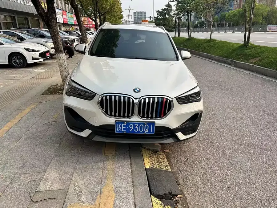 BMW X1 2021 sDrive20Li Fashion Edition 2022 — фото 1, купить с доставкой в Москву