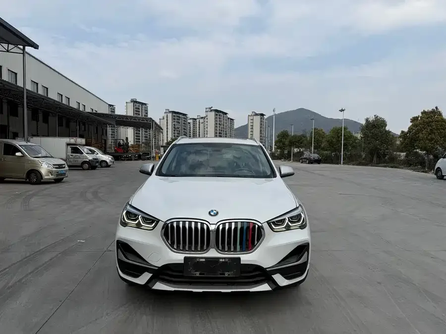 BMW X1 2022 sDrive20Li Fashion Edition 2023 — фото 1, купить с доставкой в Москву