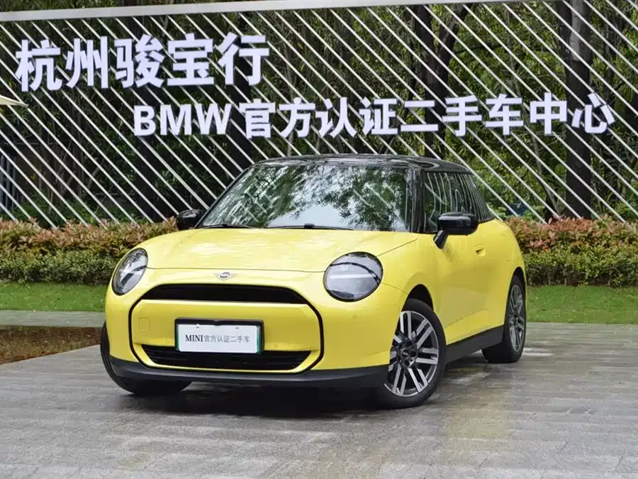 MINI electric COOPER Electric MINI COOPER 2024 456km COOPER E Classic 2024 — фото 1, купить с доставкой в Москву