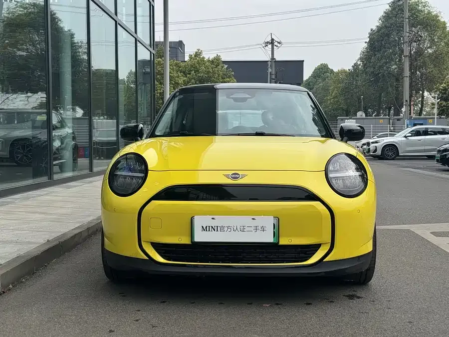 MINI electric COOPER Electric MINI COOPER 2024 456km COOPER E Classic 2024 — миниатюра 4