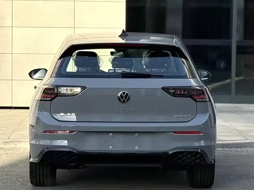 Volkswagen golf Golf 2025 300TSI R-Line 2025 — миниатюра 2