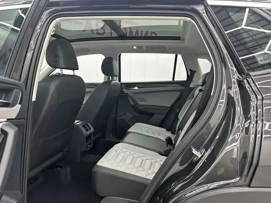Volkswagen Tayron Tanyue 2023 280TSI 2WD Luxury Plus Advanced Edition 2022 — миниатюра 2