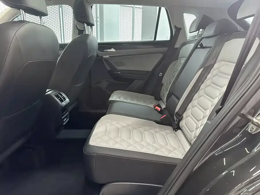 Volkswagen Tayron Tanyue 2023 330TSI 2WD Luxury Plus Advanced Edition 2022 — миниатюра 2