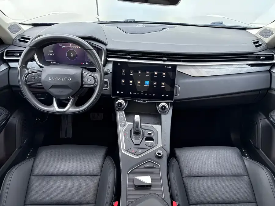 Lynk & Co 01 Lynk & Co 01 2021 2.0TD 2WD Pro 2022 — миниатюра 3