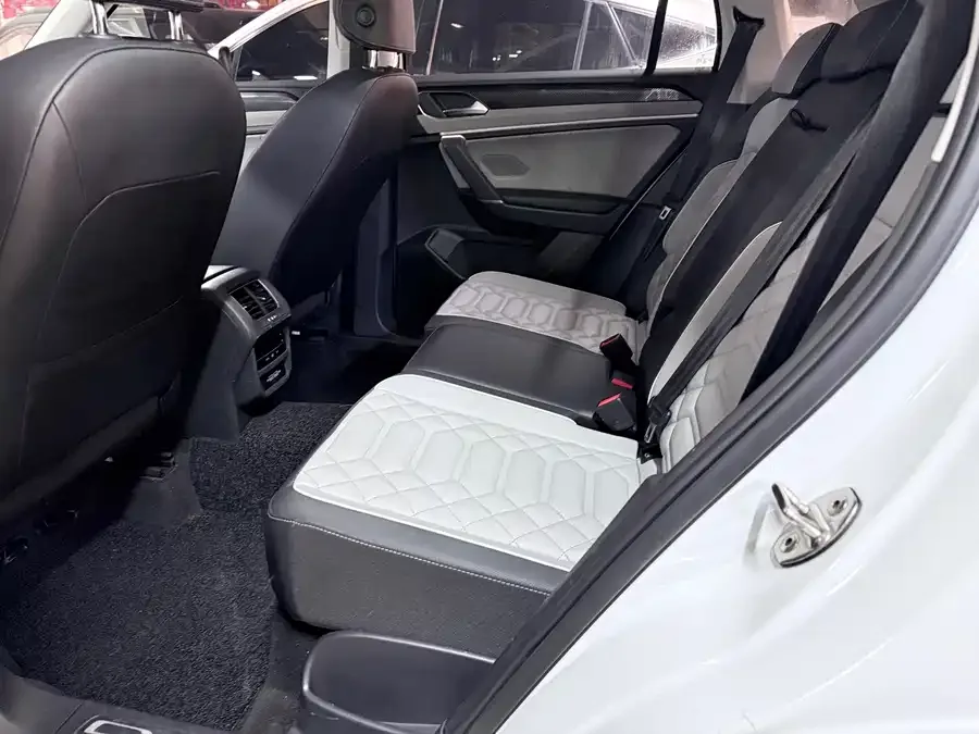 Volkswagen Tayron Tanyue 2023 300TSI 2WD Luxury Plus Advanced Edition 2023 — миниатюра 5