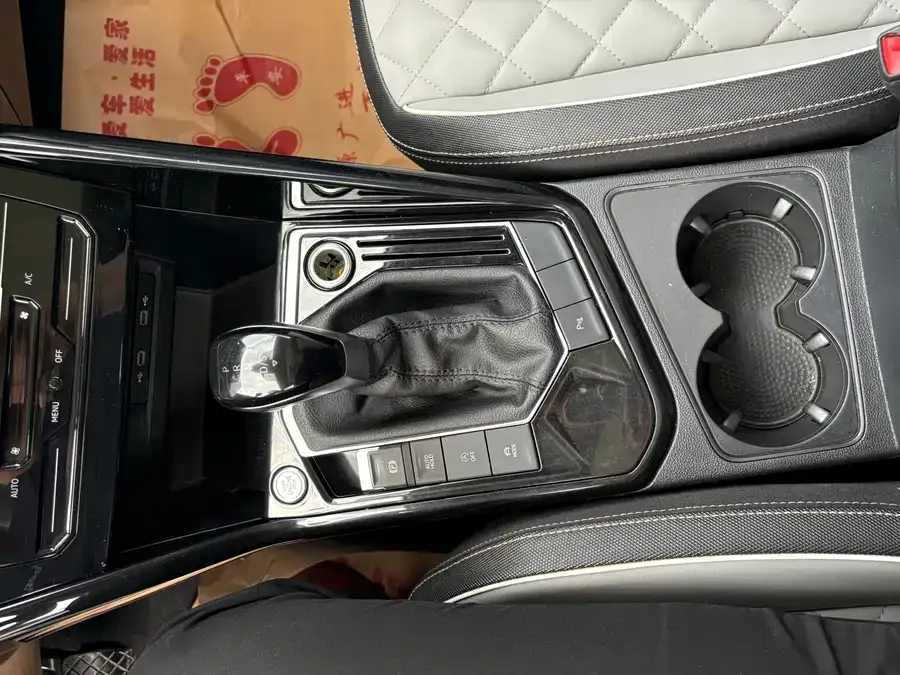 Volkswagen Tayron Tanyue 2023 330TSI 2WD Luxury Plus Advanced Edition 2023 — миниатюра 4