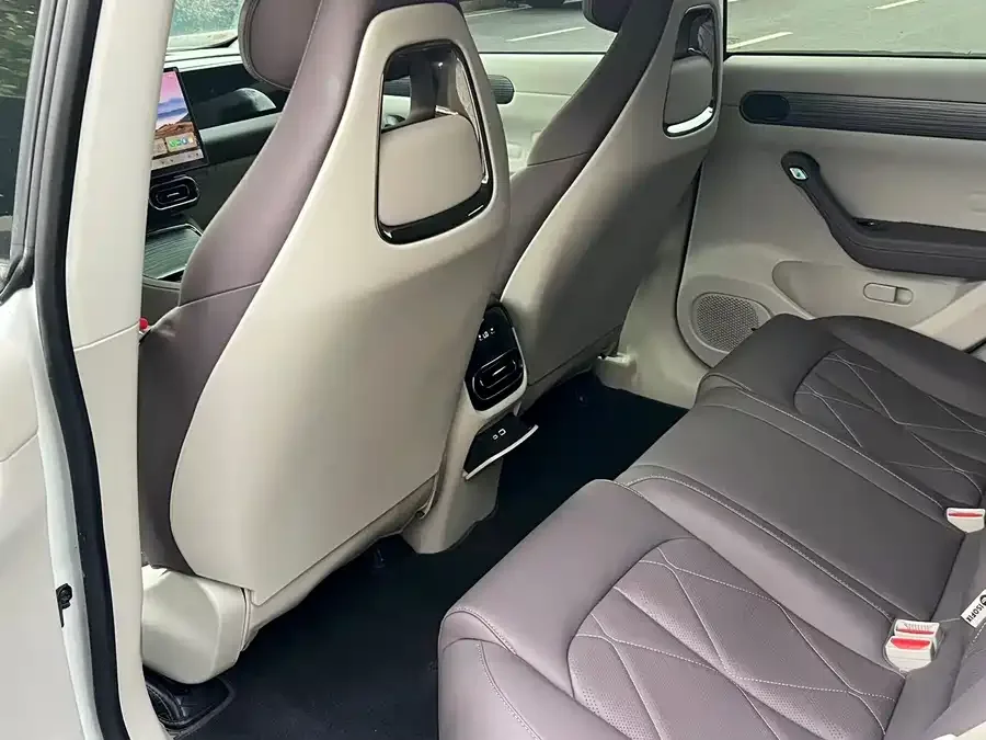 Leapmotor C11 Leapmotor C11 2024 Pure Electric 580 Premium Edition 2025 — миниатюра 2
