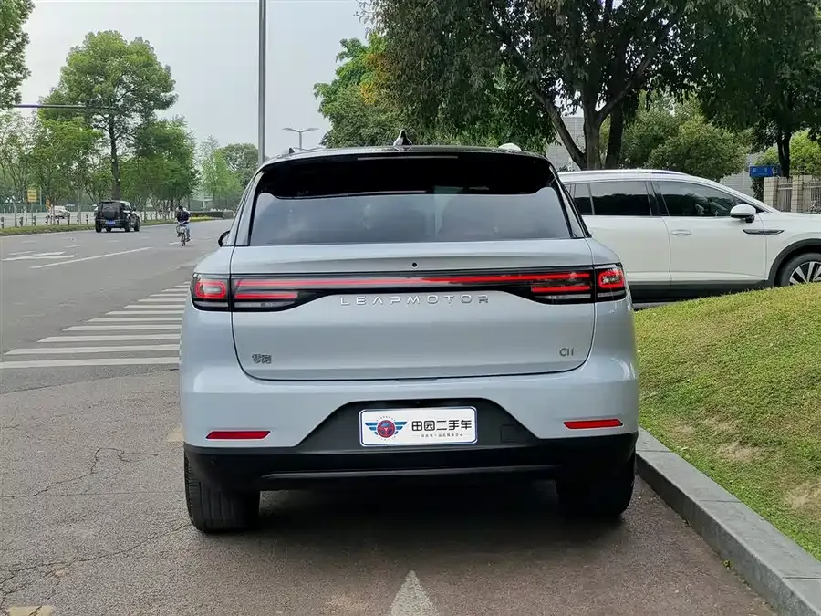 Leapmotor C11 Leapmotor C11 2024 Extended Range 300 Smart Edition 2024 — миниатюра 2