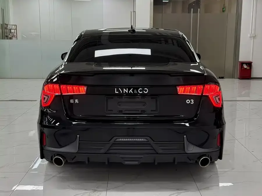 Lynk & Co 03 Lynk & Co 03 2022 2.0TD DCT Pro 2022 — миниатюра 2