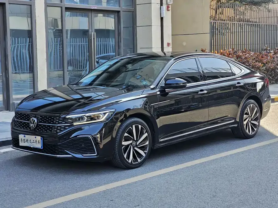 Volkswagen Passat Passat 2022 330TSI Starry Sky Deluxe Edition 2022 — фото 1, купить с доставкой в Москву