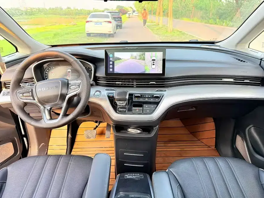 Roewe iMAX8 Roewe iMAX8 2022 400TGI Honor Edition 2022 — миниатюра 2