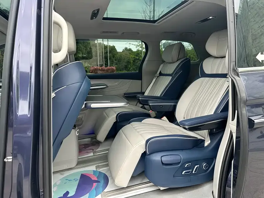 Roewe iMAX8 Roewe iMAX8 2022 400TGI Honor Edition 2022 — миниатюра 2
