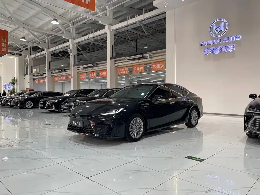 Toyota Camry Camry 2024 2.0GVP Deluxe Edition 2024 — фото 1, купить с доставкой в Москву